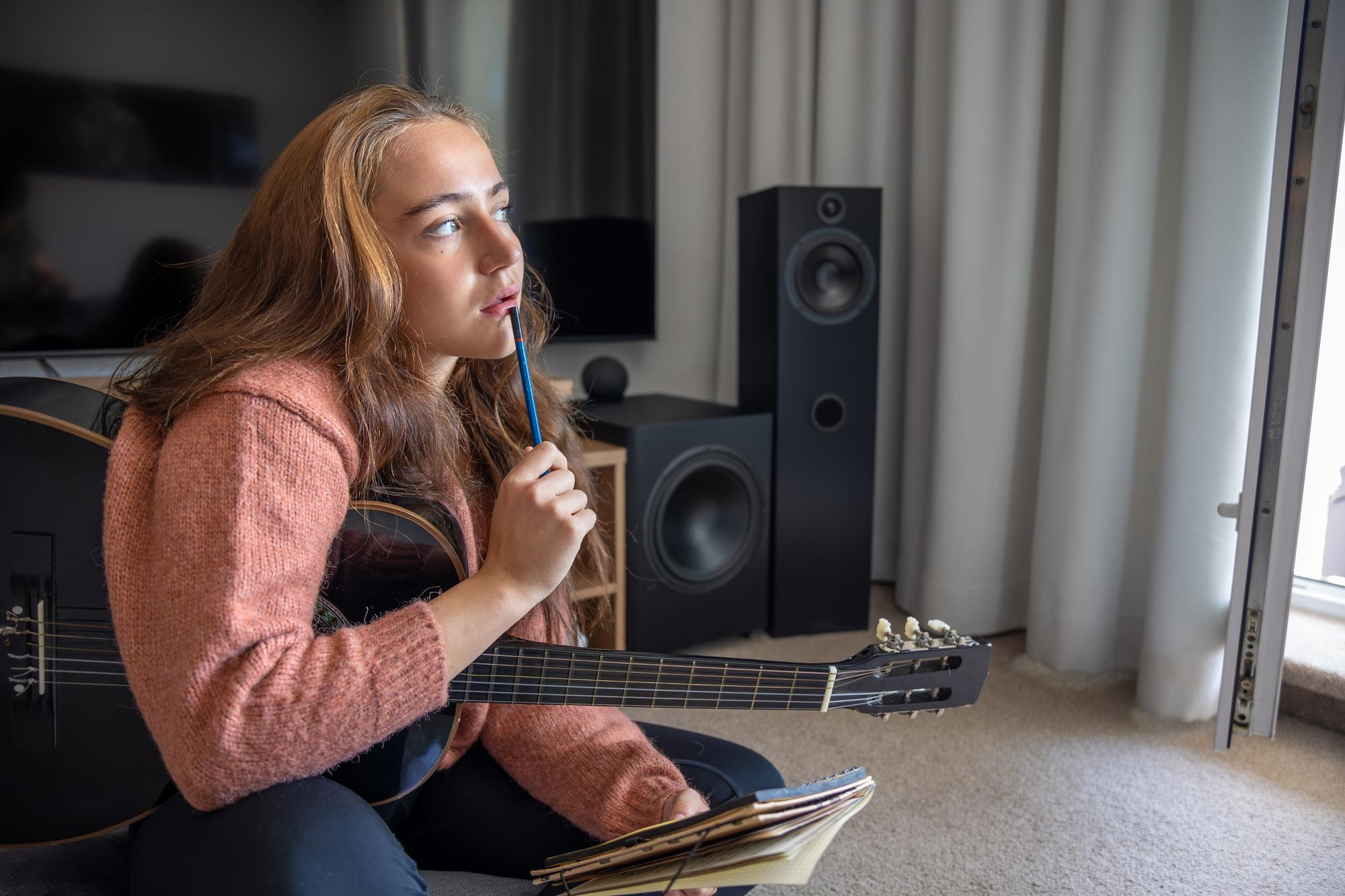 ¿Qué es la armonía musical y cómo influye en la composición?